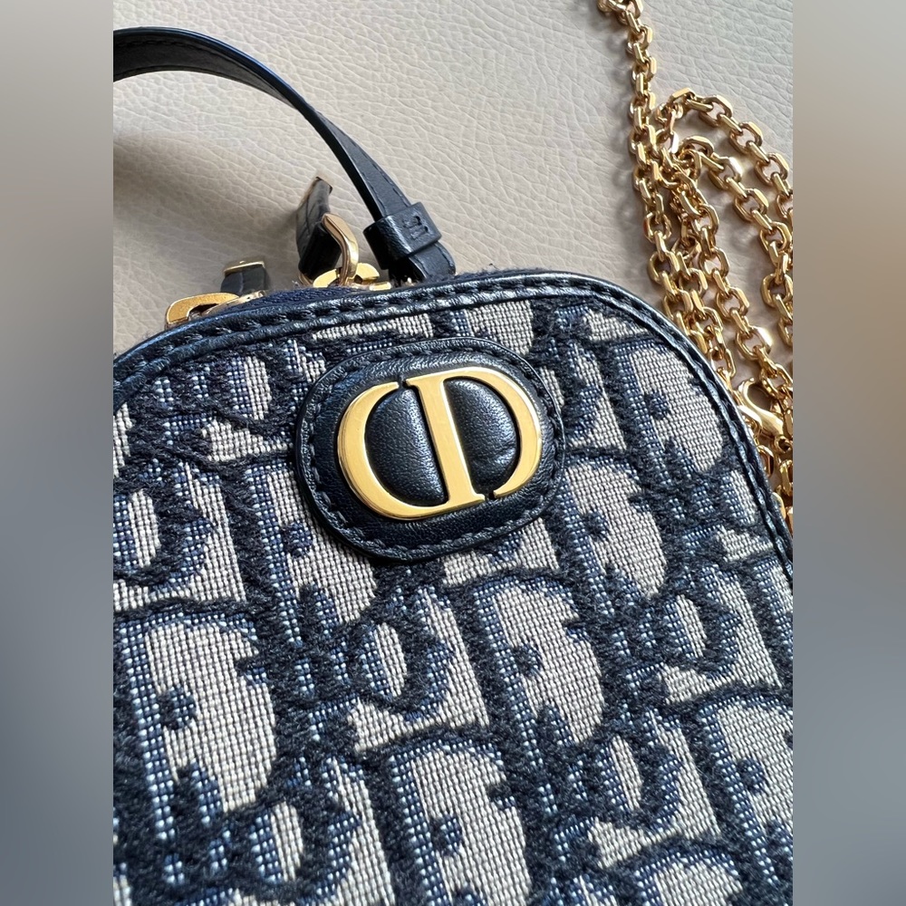 ❌SOLD Dior 30 Montaigne phone holder